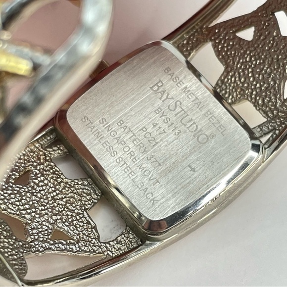 BAY Studio Quartz Star Fish Design Gold and Silver Tone - Picture 8 of 13